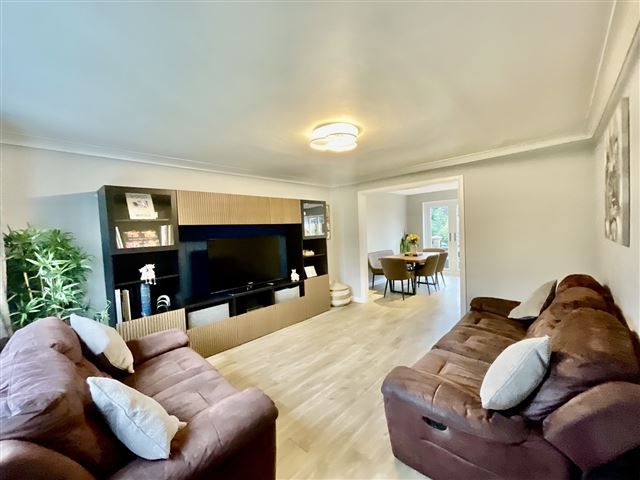 Property photo 3 of 21 Lounge