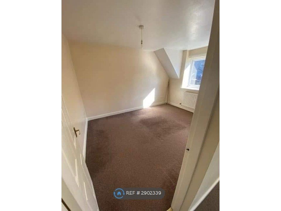 Property photo 3 of 5 Bedroom 1