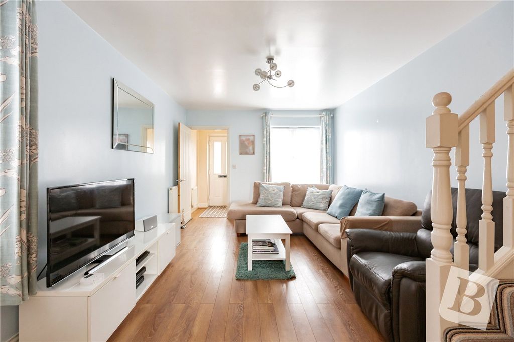 Property photo 2 of 11 Living Room