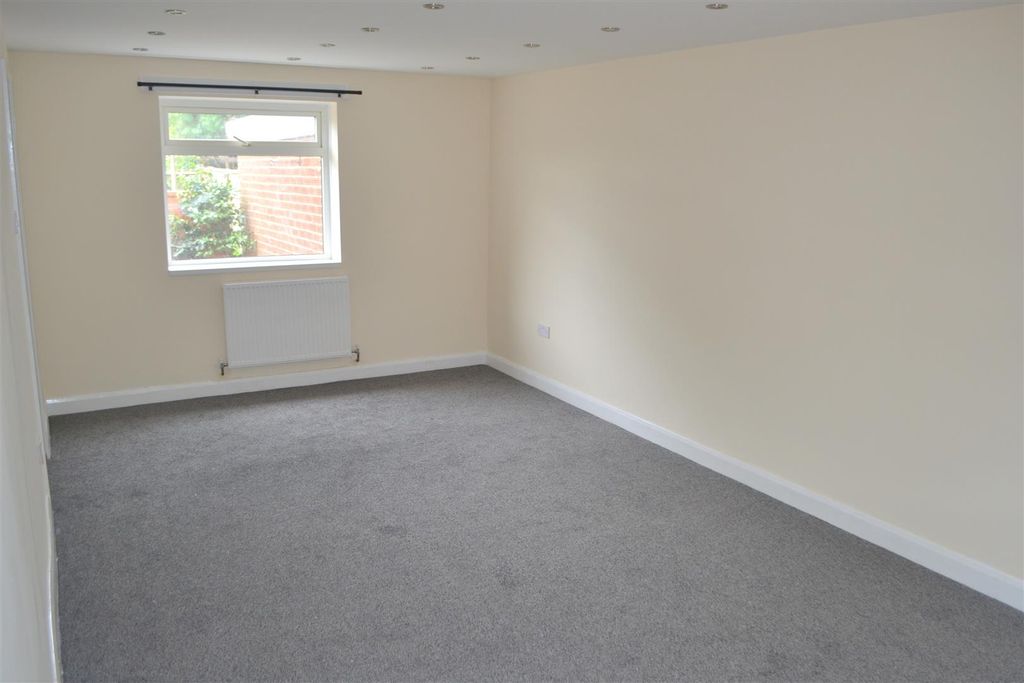 Property photo 3 of 10 Lounge 2.Jpg