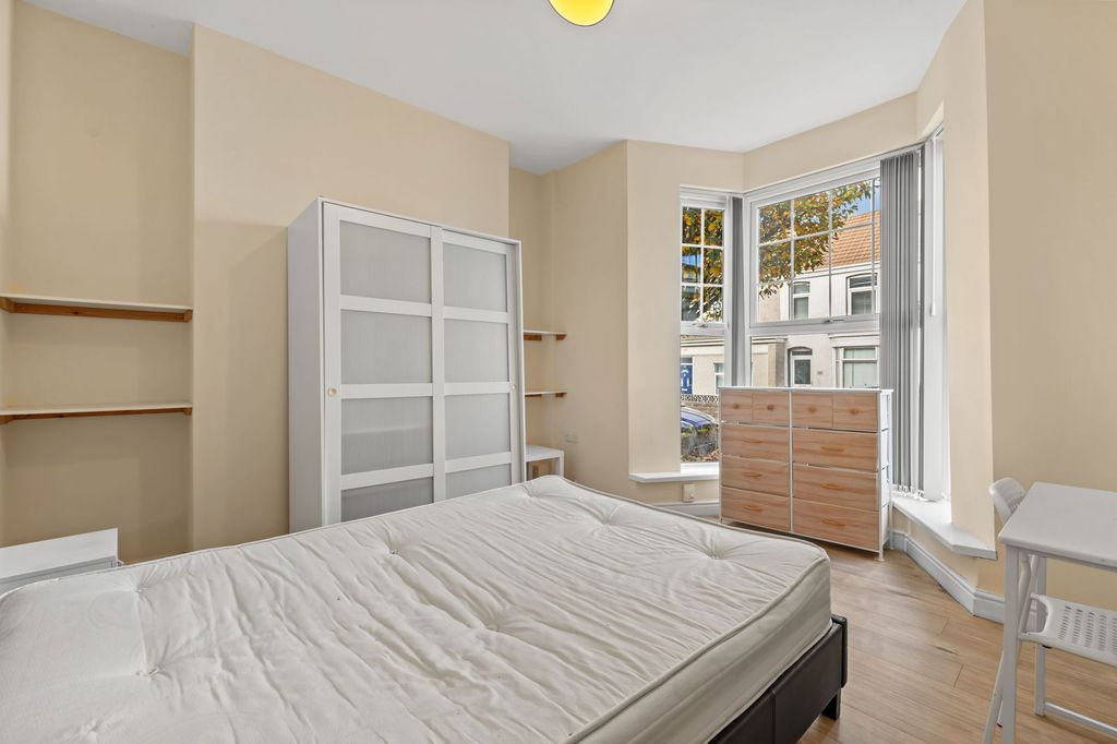 Property photo 3 of 25