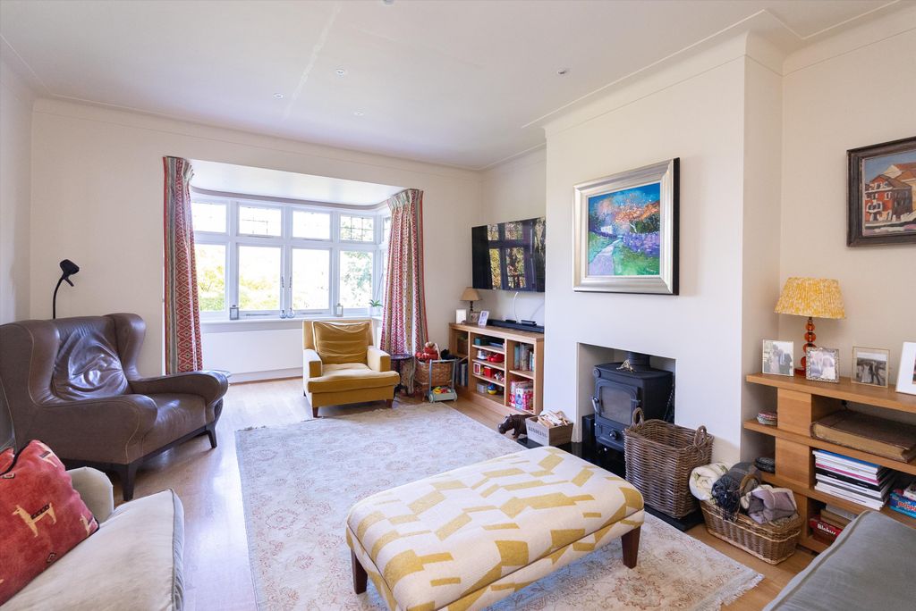 Property photo 2 of 19 Image