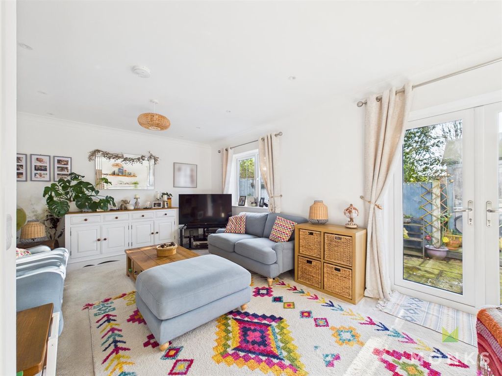 Property photo 2 of 21 Cam01420G0-Pr0826-Still012.Jpg