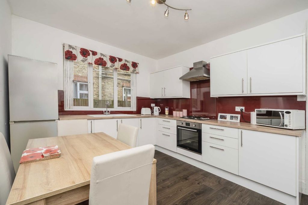 Property photo 3 of 9