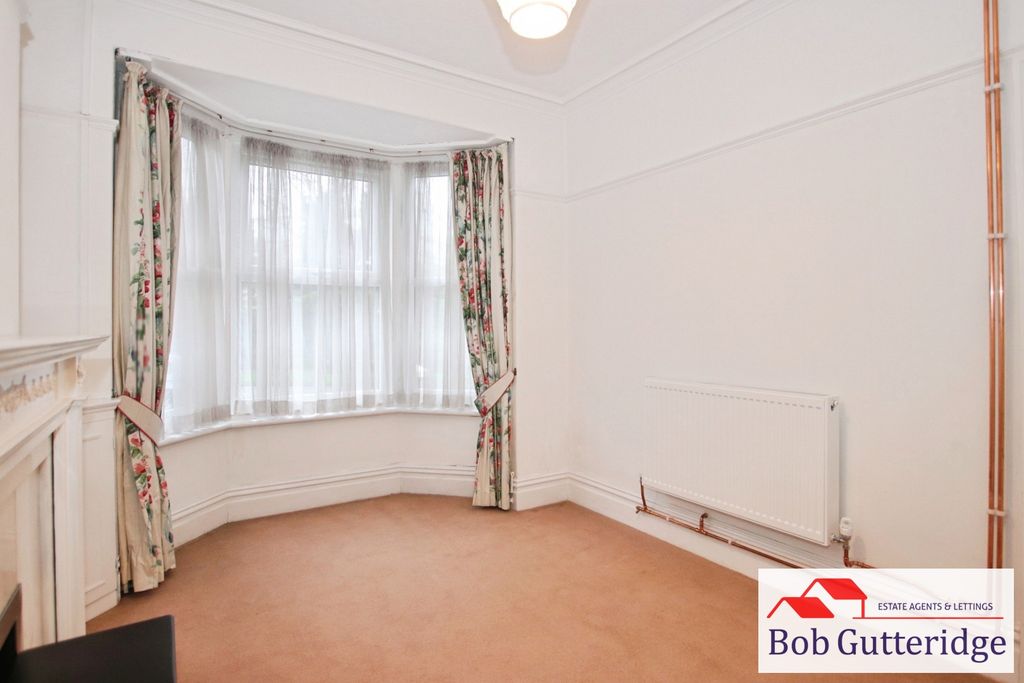 Property photo 3 of 23 Sitting Room