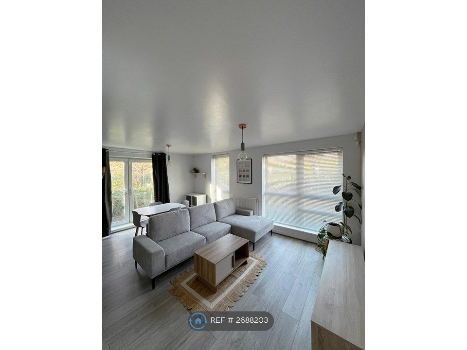 Property photo 1 of 16 Living Space Front