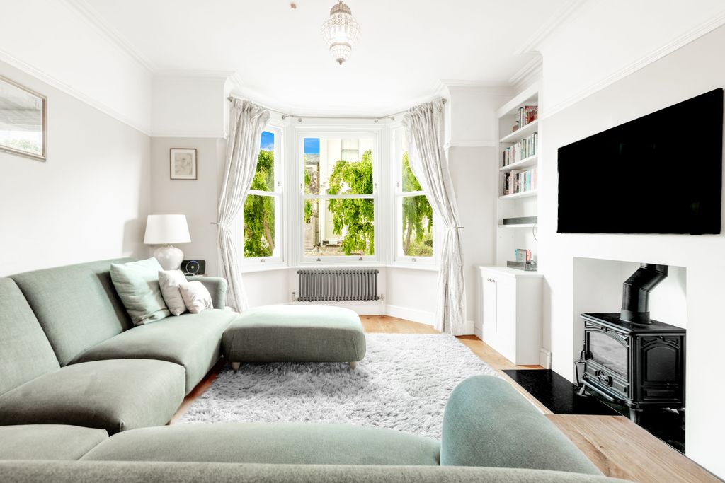 Property photo 2 of 20 A6