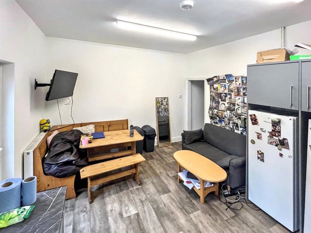 Property photo 3 of 9 08E61d2301394A46Abc34c4c7B2B5d97.Jpg