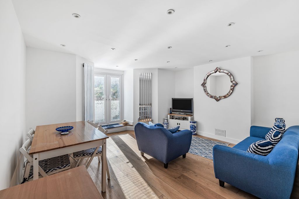 Property photo 2 of 17 Living Space