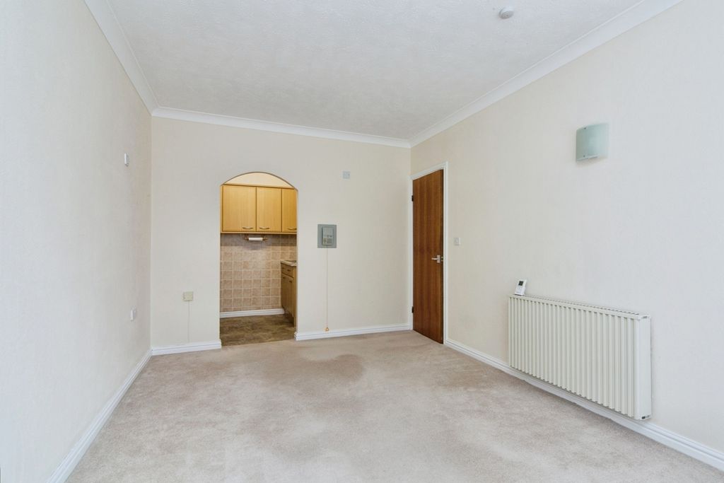 Property photo 3 of 15 Lounge