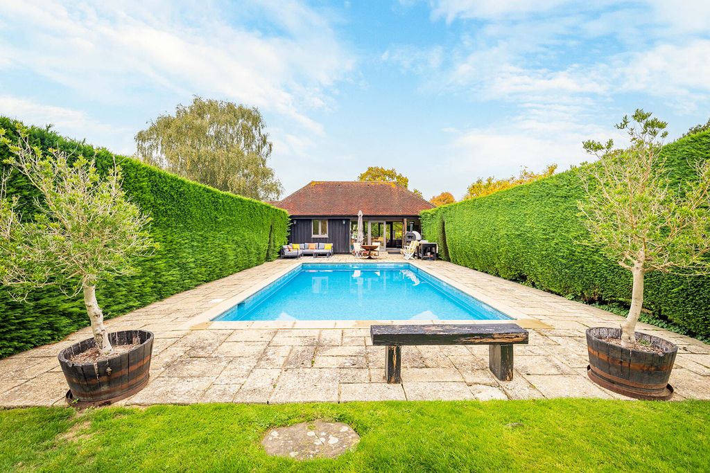 Property photo 3 of 40 House. Partnership