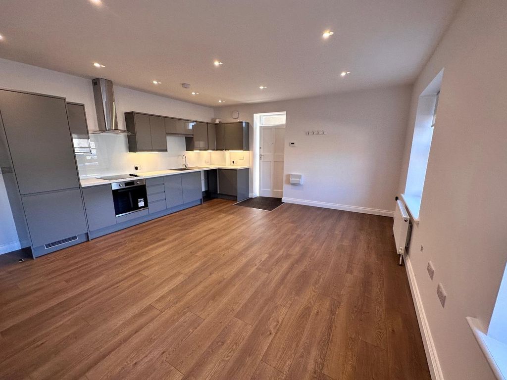 Property photo 2 of 8 Open Plan