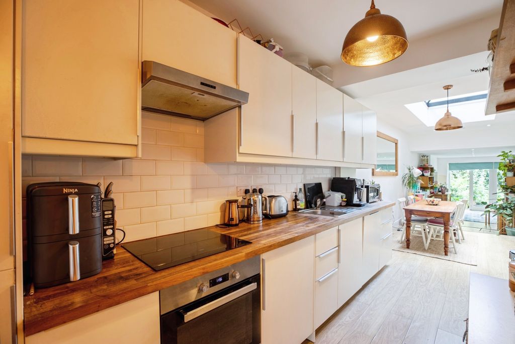Property photo 3 of 20 Kitchen