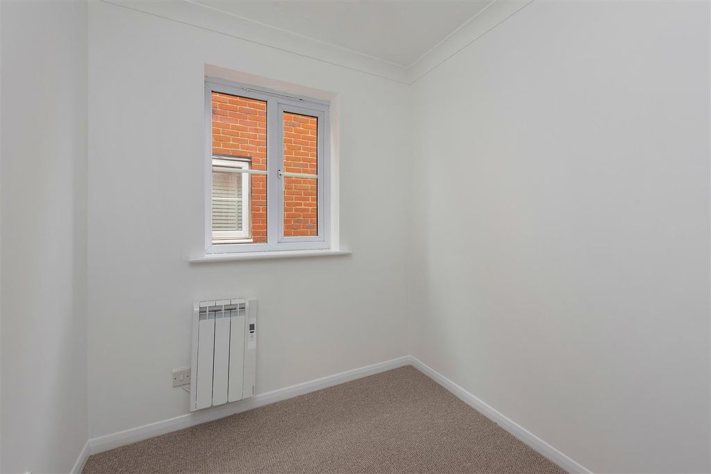 Property photo 2 of 15 Grimshill Road, Whitstable