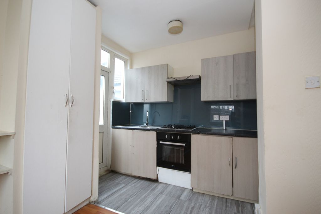 Property photo 3 of 7 Gallery