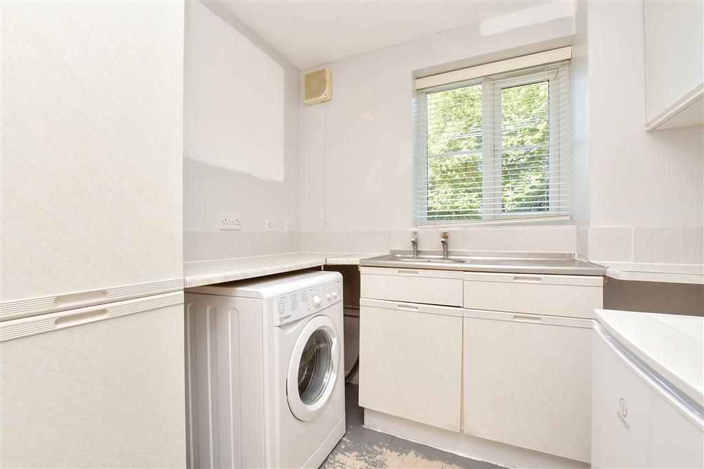 Property photo 2 of 7 Kitchen