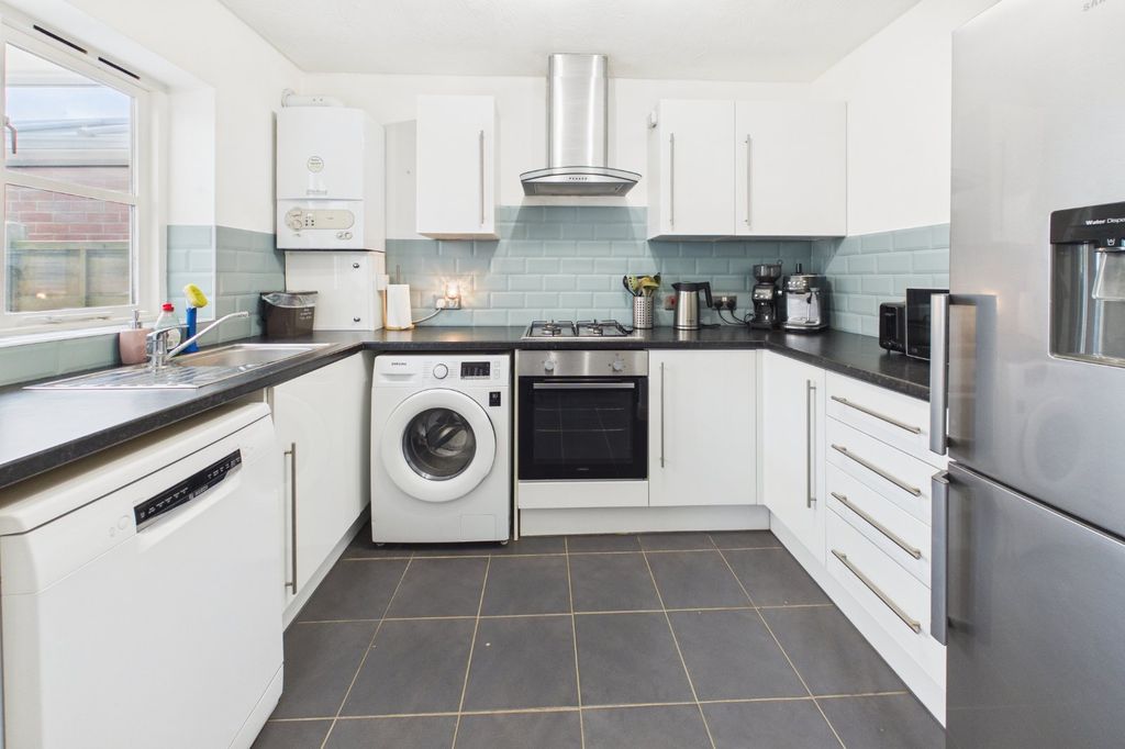 Property photo 3 of 14 Kitchen