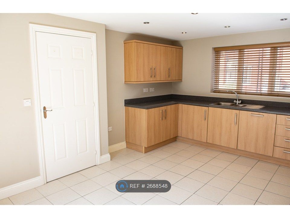 Property photo 3 of 19 Kitchen