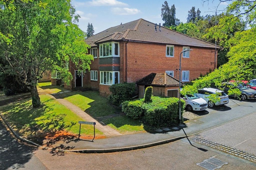 Property photo 1 of 8 Front