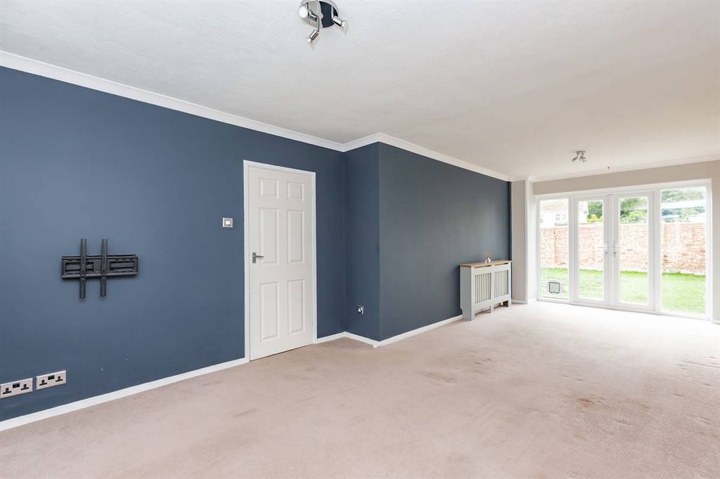 Property photo 2 of 24