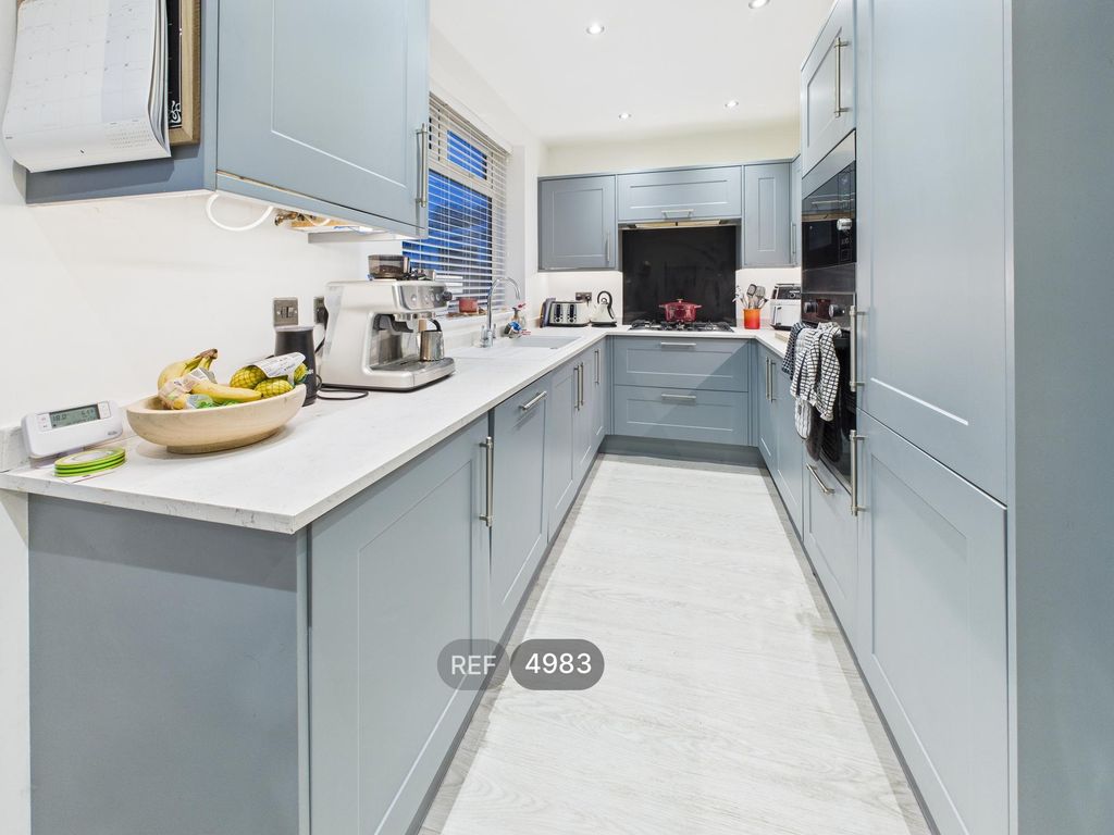 Property photo 3 of 9 Kitchen