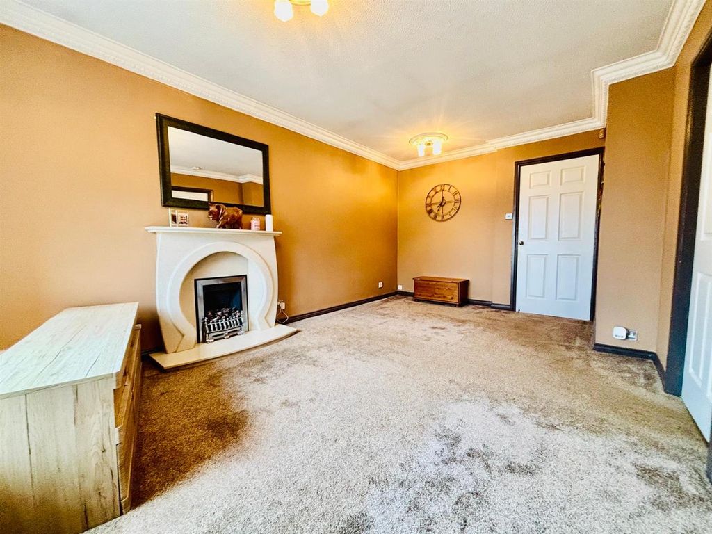 Property photo 2 of 18 Living Room / Dining Room: