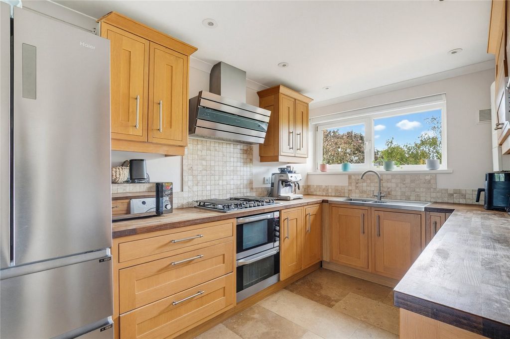 Property photo 2 of 10 Kitchen