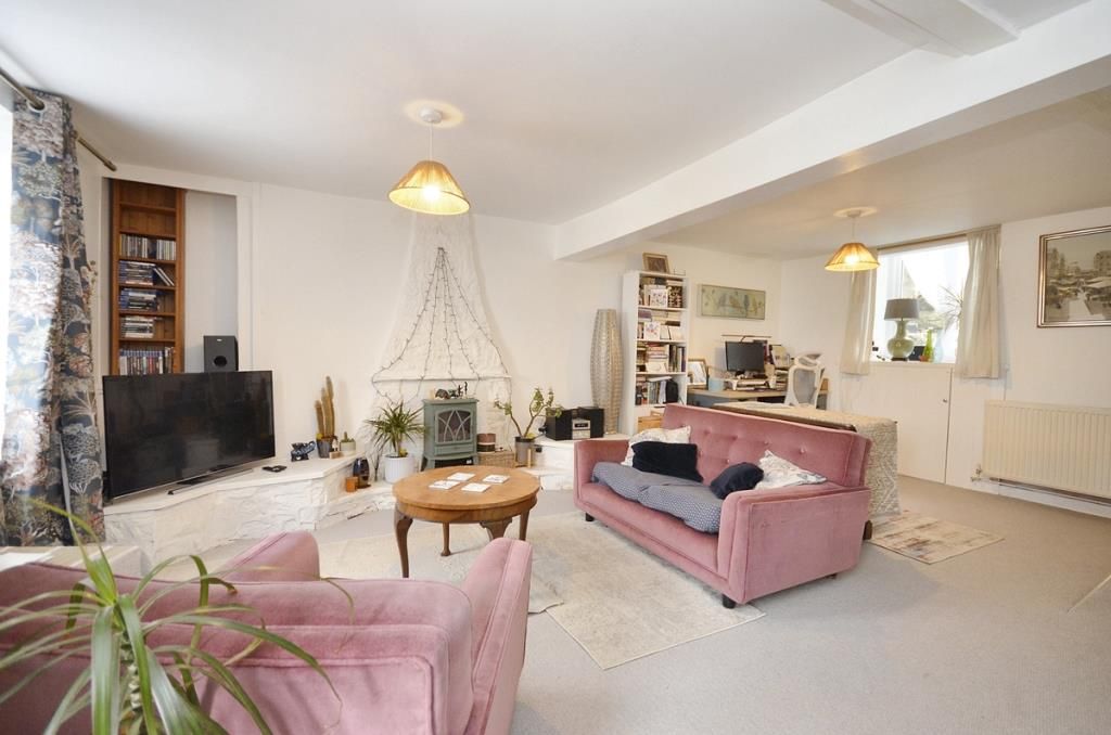 Property photo 3 of 9 Living Room