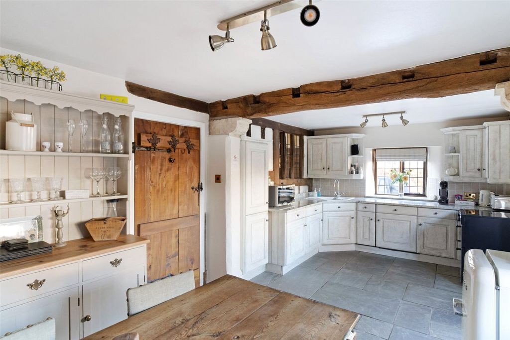 Property photo 3 of 14 Kitchen/Dining Area