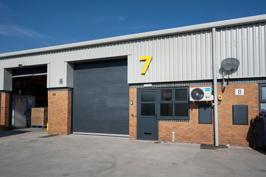 Property photo 2 of 5 Unit_7_York_North_0007.Jpg