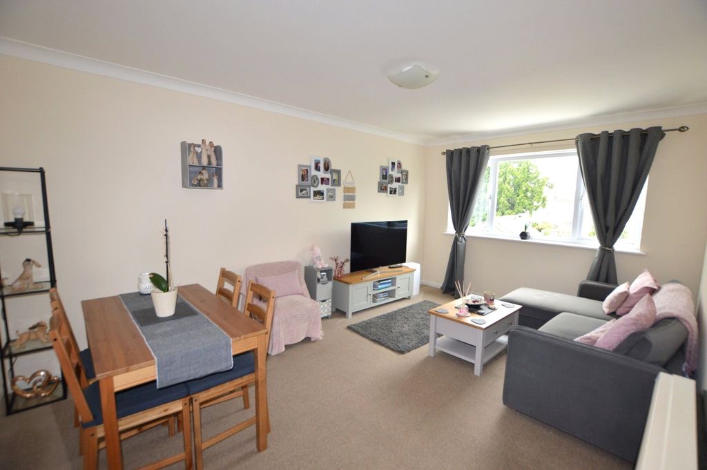 Property photo 2 of 8 Picture No. 04