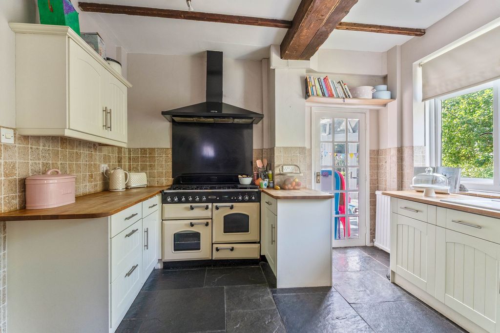 Property photo 2 of 37