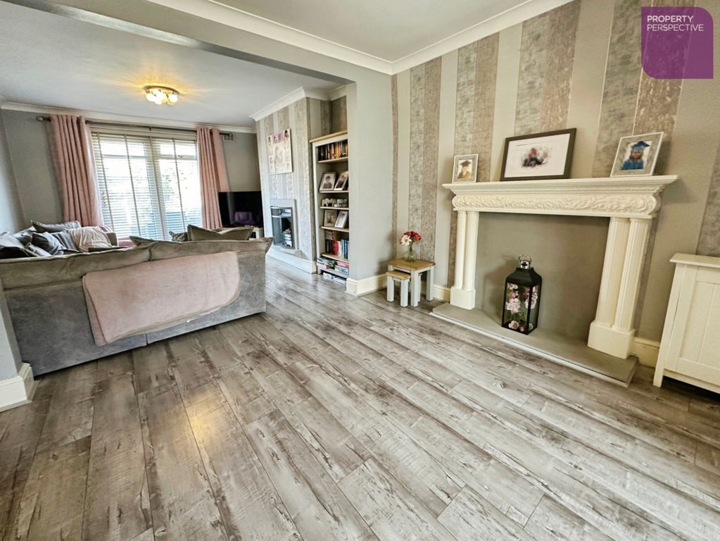 Property photo 3 of 11 Dining Area