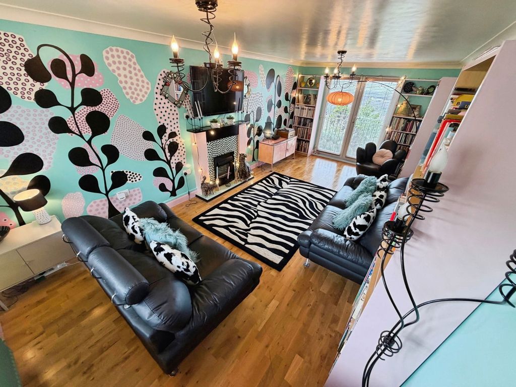 Property photo 2 of 23