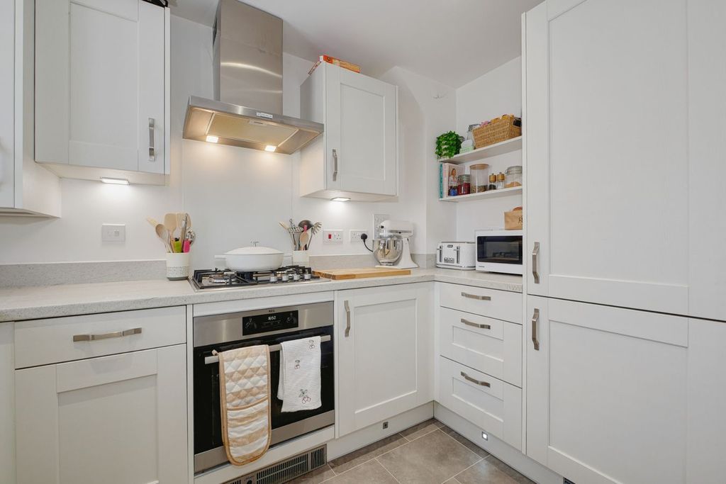Property photo 3 of 27