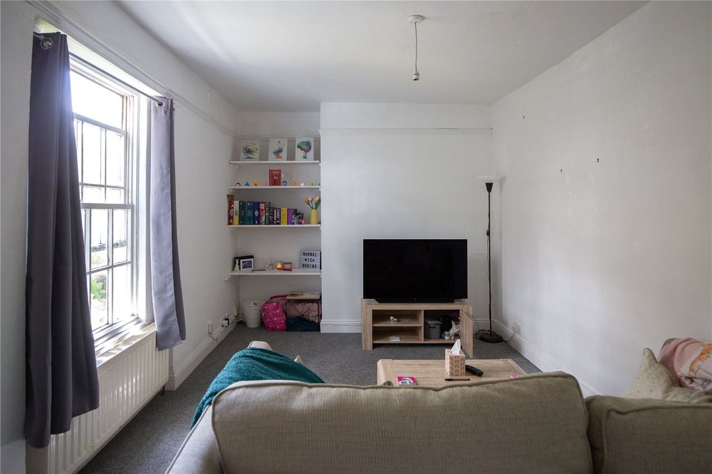 Property photo 3 of 16 Picture No. 06