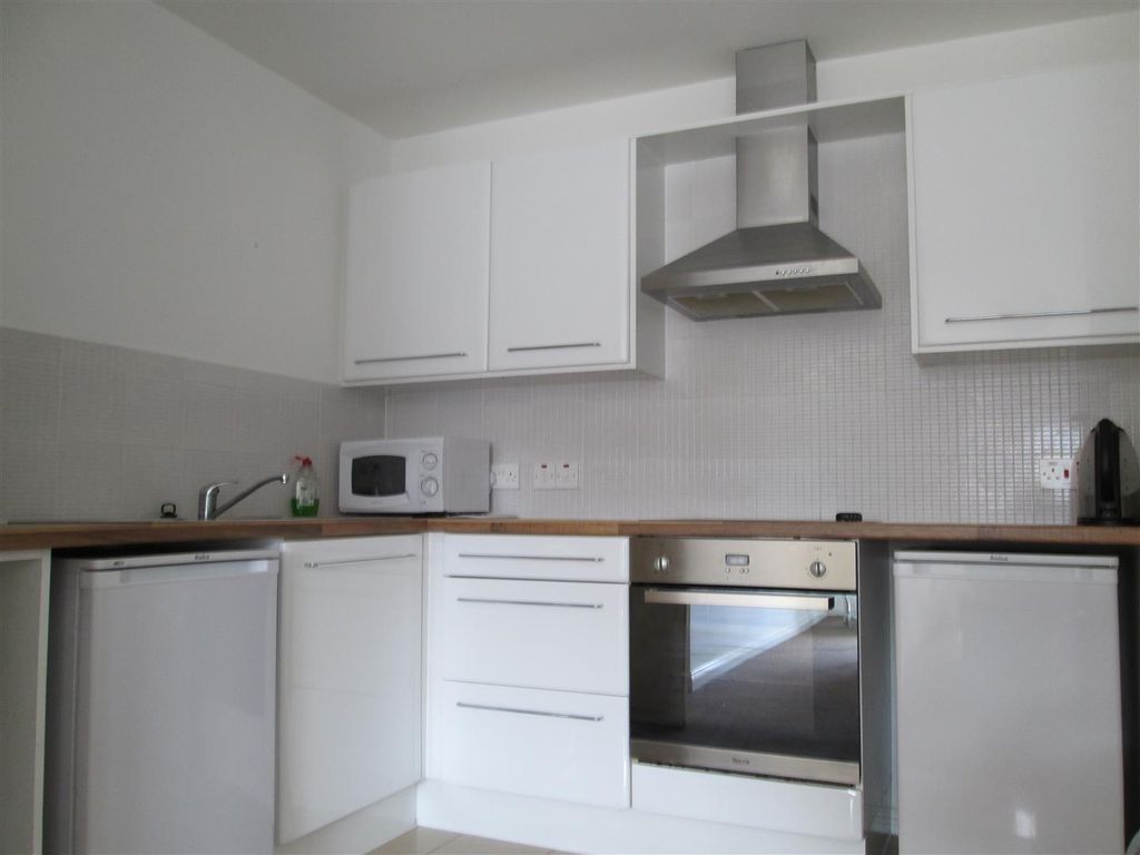 Property photo 2 of 7 Kitcehn