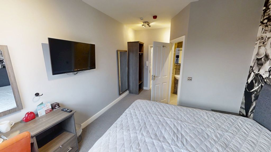 Property photo 2 of 11 R-15-02