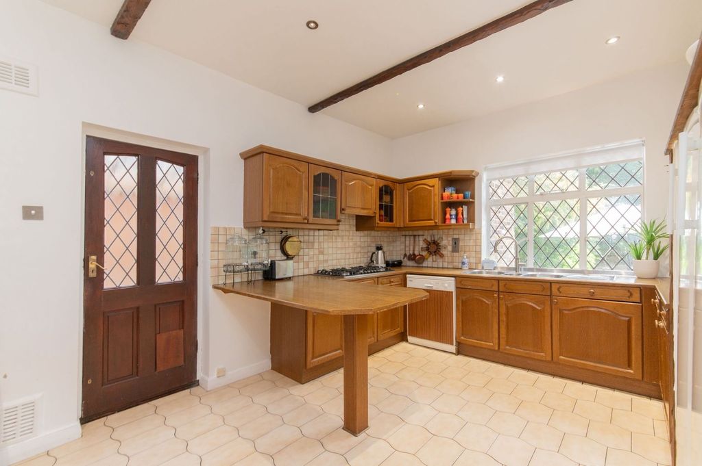 Property photo 3 of 18 Kitchen