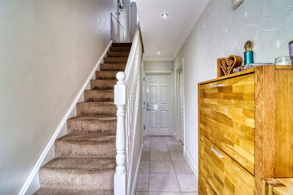 Property photo 2 of 34 Hallway
