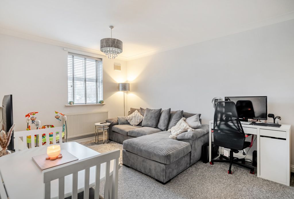 Property photo 2 of 17 1385622-3-692872c...