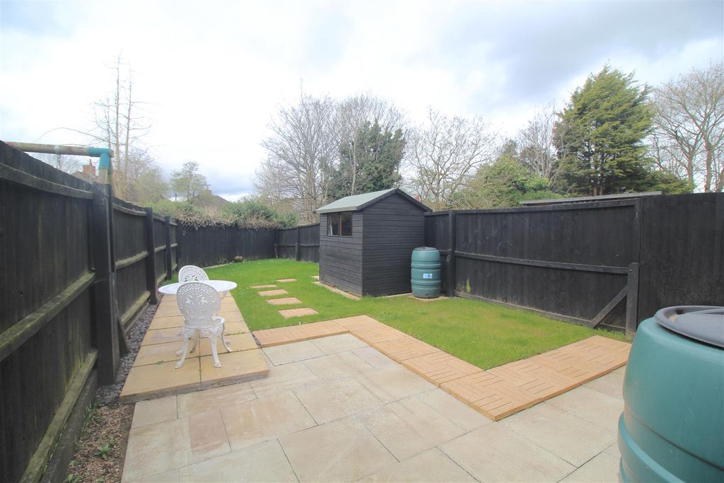 Property photo 2 of 10 Garden