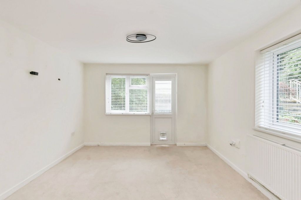 Property photo 2 of 24 Picture No. 25