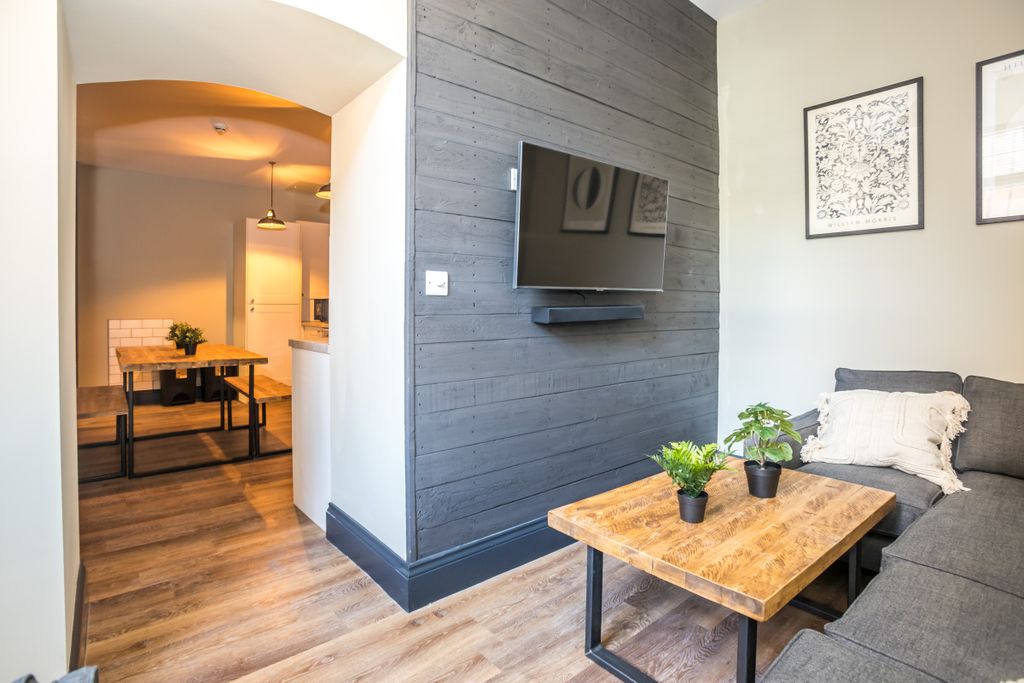 Property photo 1 of 11 Photo 0