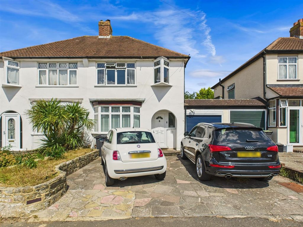 Property photo 1 of 18 Cam02885G0-Pr0440-Still022.Jpg