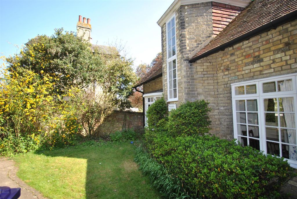 Property photo 2 of 7 Front 2.Jpg