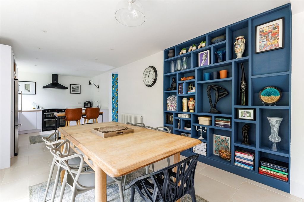 Property photo 3 of 19 Dining Area