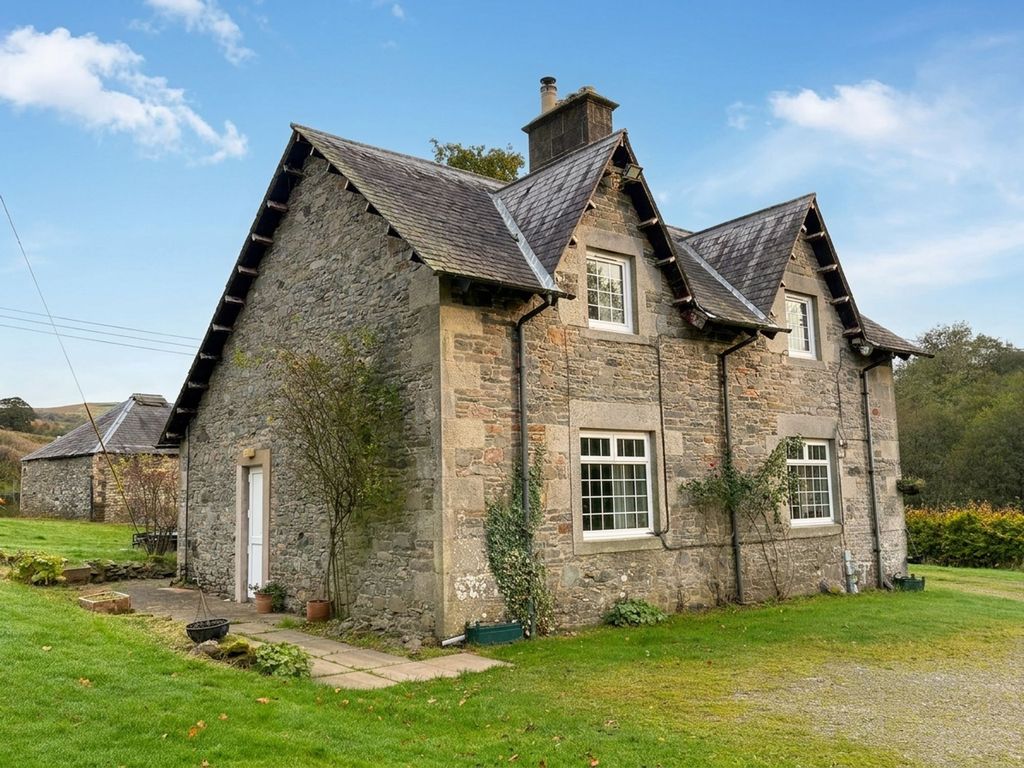 Property photo 1 of 16