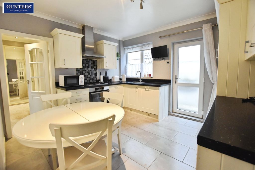 Property photo 3 of 21