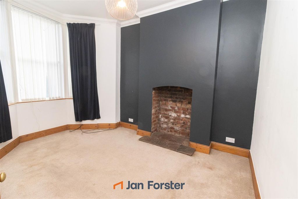 Property photo 2 of 9 Lounge